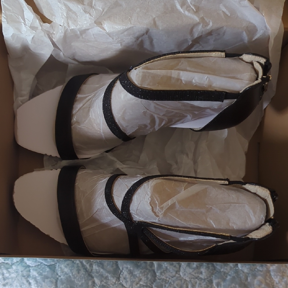 Life Stride Black and White Heels